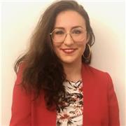 Diplomata maestro d’arte e delle arti applicate con valutazione 100/100 impartisce lezioni di Storia dell’arte per ragazzi